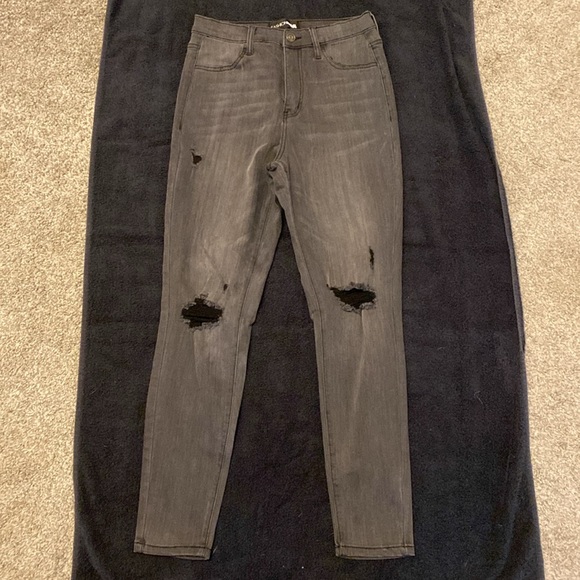 Fashion Nova Petite High Rise Ripped/Slit Skinny Jeans Size: 9/29 - Picture 5 of 8